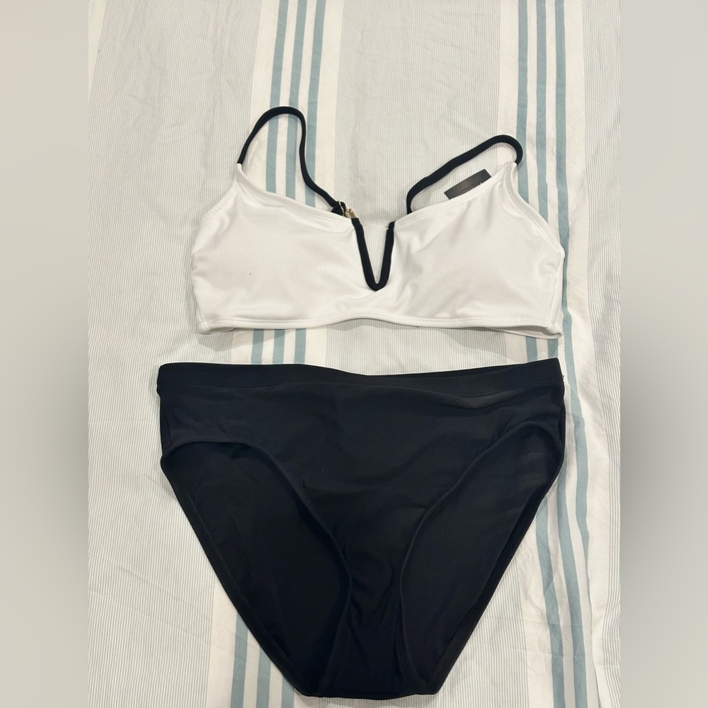 ✨2/$10✨ Bundle Black and White Bikini- No Boundaries Top and Aqua Green Bottoms.